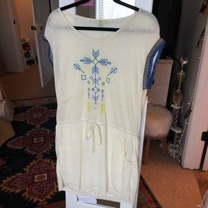 Cream colored/ tribal detailed dress! 👗